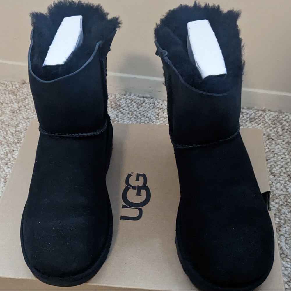 Ugg mini bailey with bow